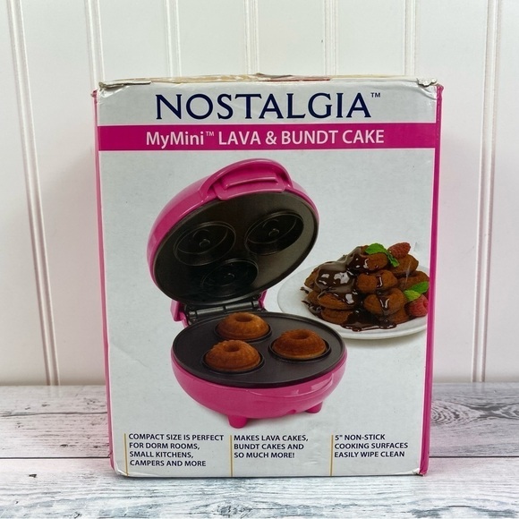 NEW Nostalgia‎ MyMini Lava Bundt Cake Maker Mini Countertop Baker Electric Pink - Picture 2 of 7